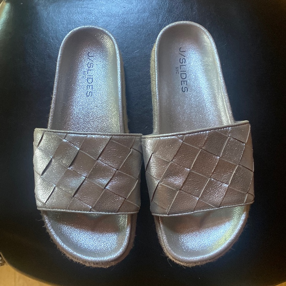 J slides.. platinum woven sandals🌺size7